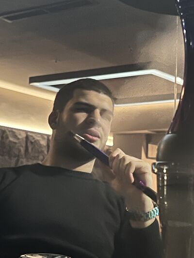  ,   Armen, 24 ,   ,   