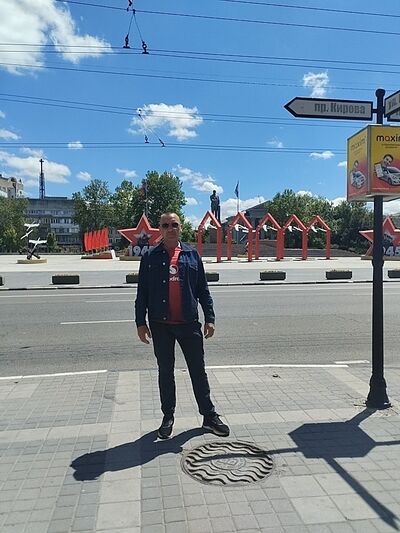  ,   Valentin, 42 ,   c 