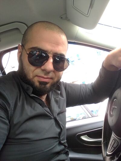  ,   Artur, 34 ,   