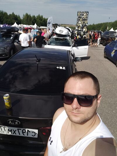  ,   Maxim, 31 ,  