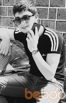  ,   Artur, 32 ,   