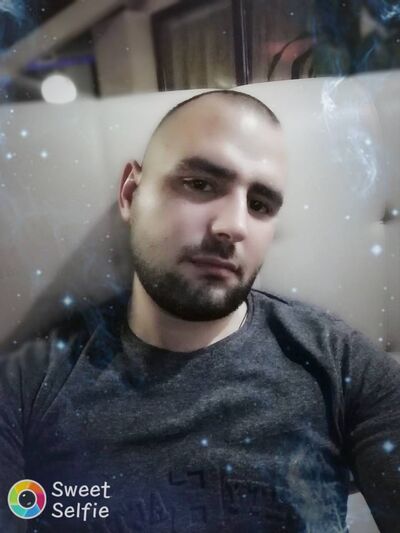  ,   Artiom, 33 ,  