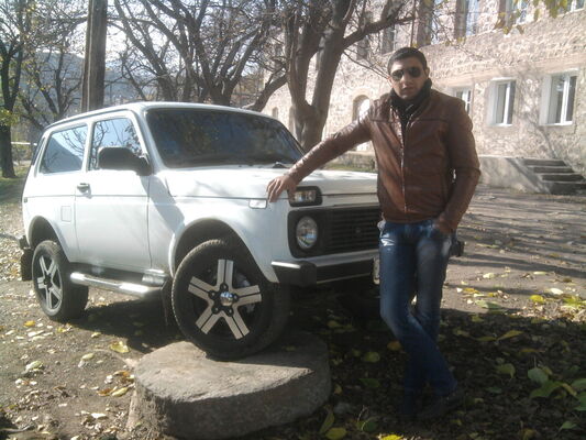  ,   Artur, 34 ,   
