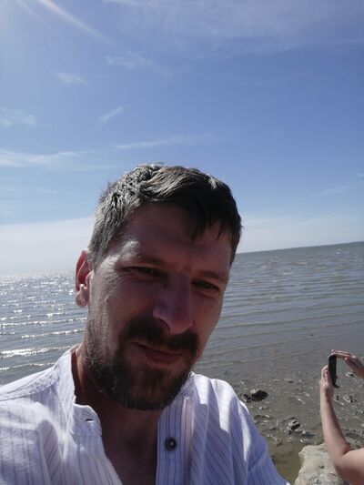  --,   , 42 ,   