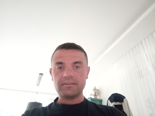  ,   Anton, 38 ,   ,   