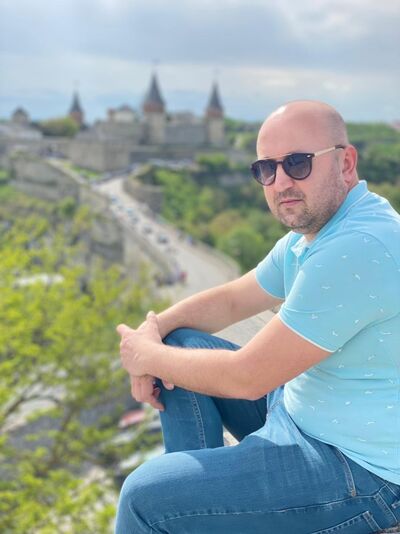  ,   Artur, 42 ,     , c 