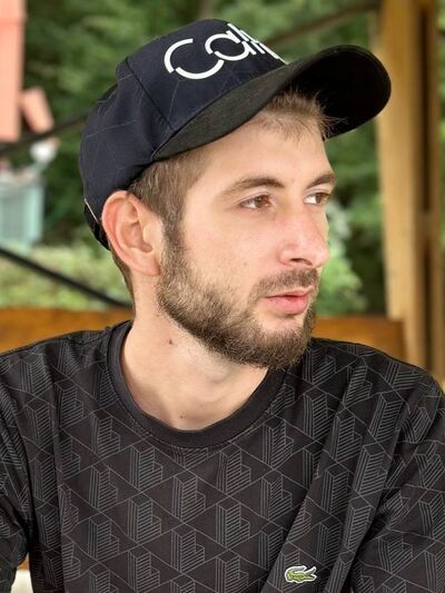  ,   Bacho, 28 ,  