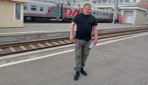  ,   Viktor, 35 ,   ,   