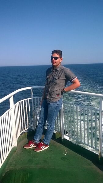  ,   Alex, 25 ,   