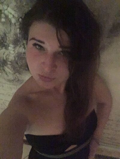  ,   Dolli , 37 ,  
