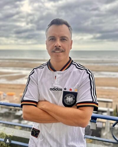  -,   Stefan, 40 ,     , c 