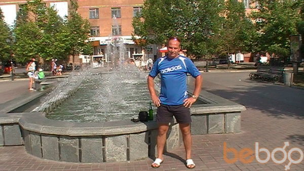 ,   Viktor, 41 ,   