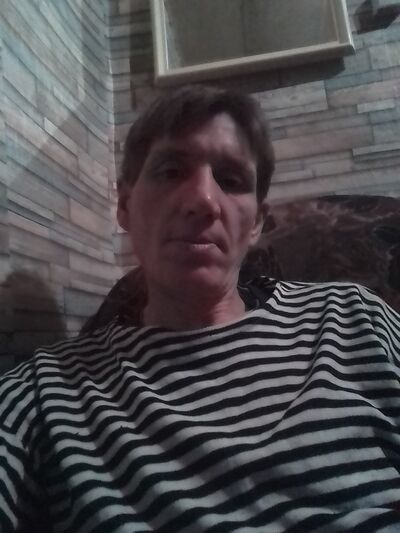  ,   Alex, 42 ,   c , 