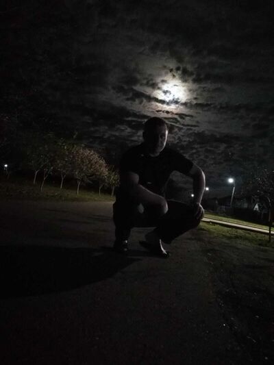  ,   Valek, 32 ,     , c 
