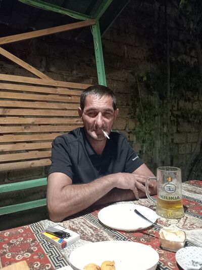  ,   Levon, 43 ,   ,   