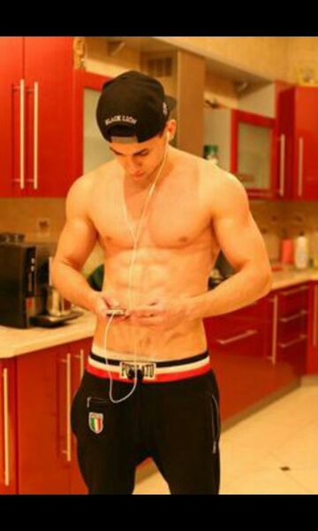  ,   Johny, 32 ,   