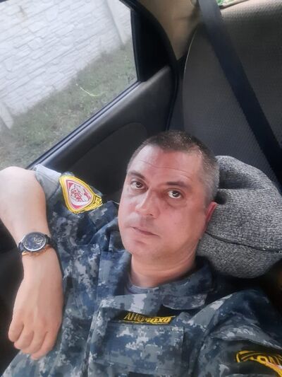  ,   Den, 44 ,   ,   