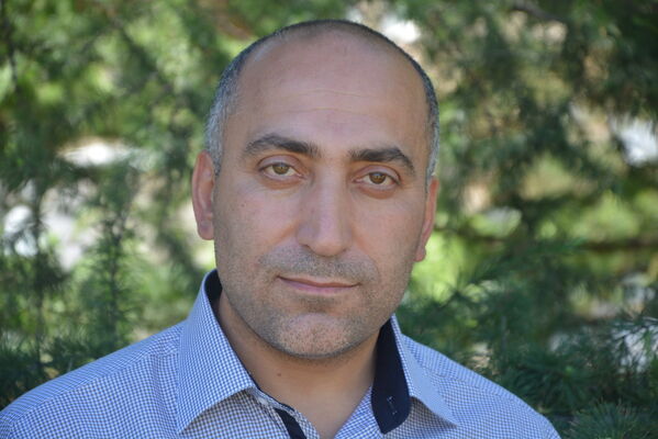  ,   Dima, 51 ,  