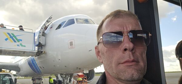  ,   Nik, 46 ,   ,   