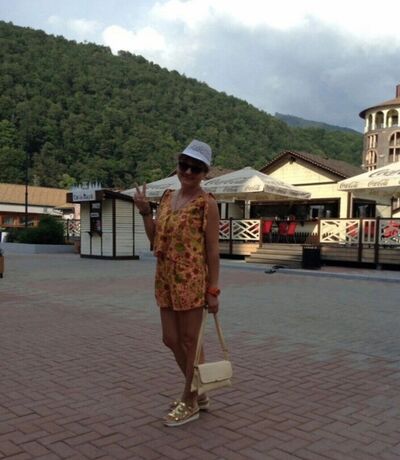  ,   Lana, 41 ,  