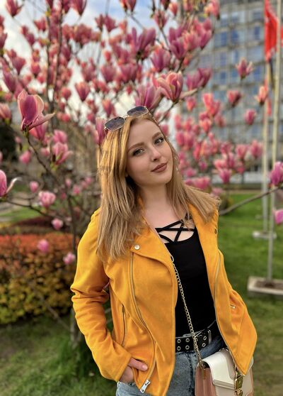  Biddeford,   Snizhana, 24 ,   ,   , c , 