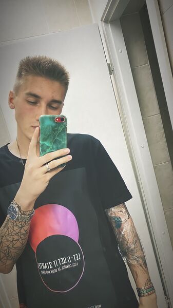  ,   Konstantin, 25 ,  