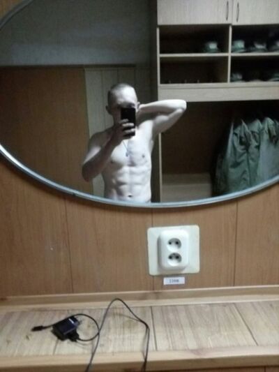  ,   Maxim, 27 ,   ,   , c 