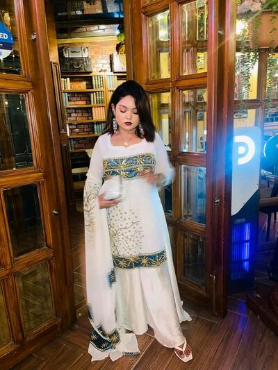  ,   Toni Foxy, 25 ,   ,   