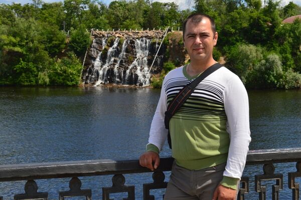  ,   Nik, 40 ,   