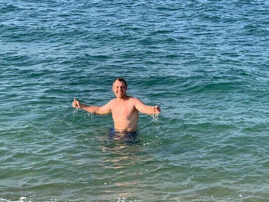  ,   Artem, 36 ,   