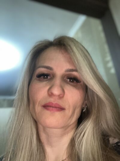  ,   Kristina, 40 ,   c 