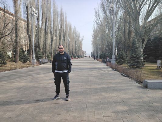  ,   Nik, 39 ,   ,   
