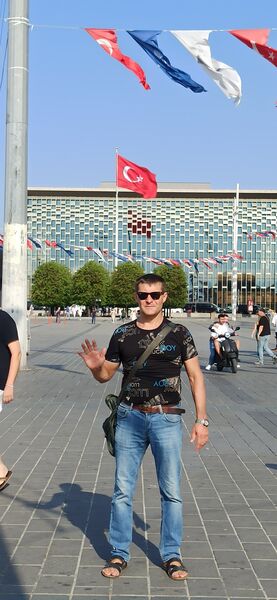  ,   Viktor, 51 ,     , c 