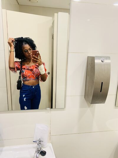  ,   Victoria, 25 ,   ,   