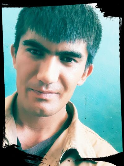 ,   Akbar, 34 ,  