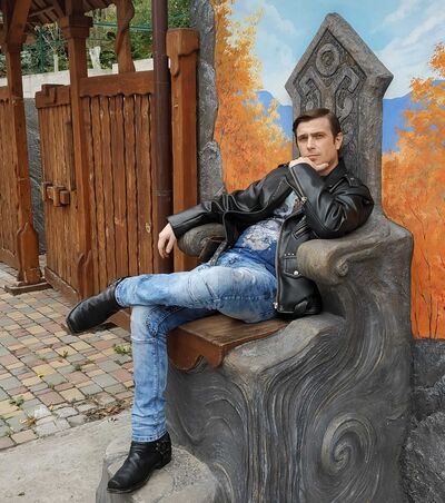  ,   Alejandro, 42 ,   ,   