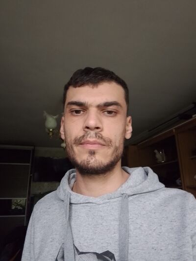  ,   Robert, 28 ,   
