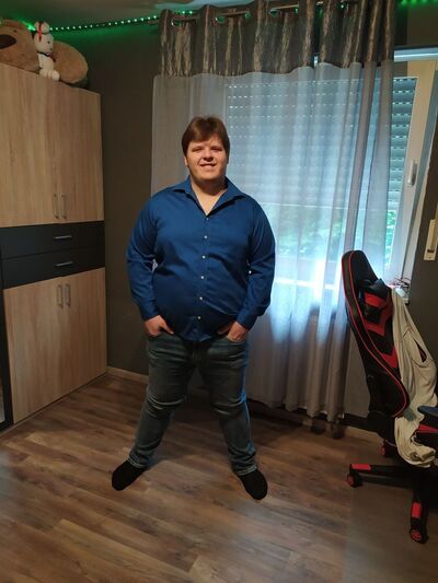 Bottrop,   Aleksey, 21 ,   ,   , c 