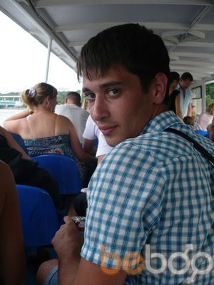  ,   Astronavt, 37 ,   