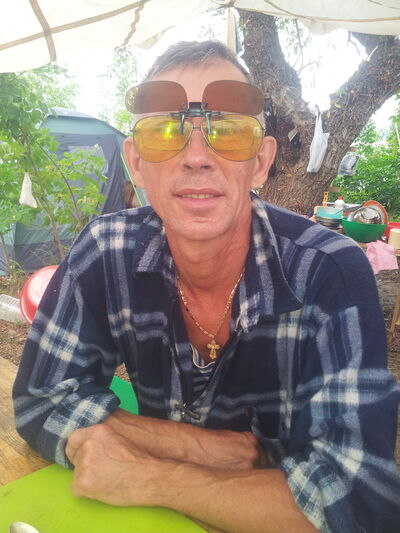  ,   NIK, 63 ,   