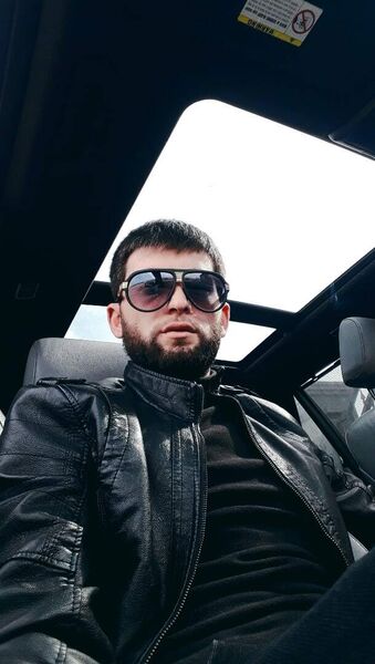  ,   Taron, 33 ,   ,   