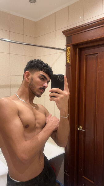  ,   Alaa, 21 ,   ,   