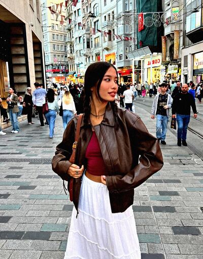  ,   Regina, 28 ,   ,   