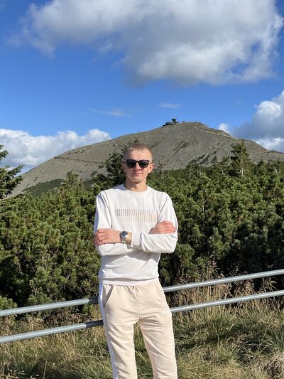  ,   Vasyl, 25 ,   ,   , c 