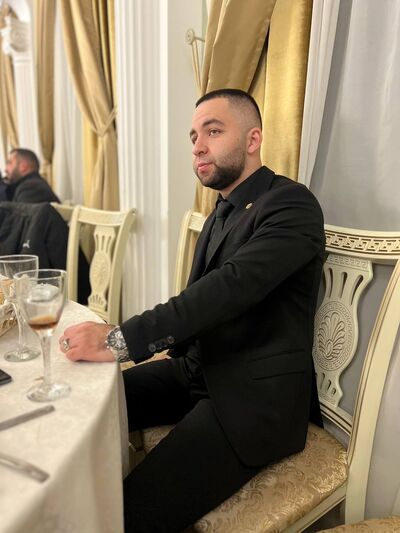  --,   Arman, 24 ,   