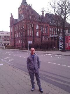  ,   Valentin, 32 ,  