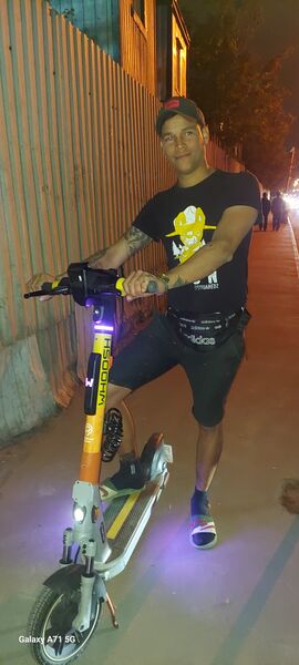  ,   Leo, 32 ,   c 
