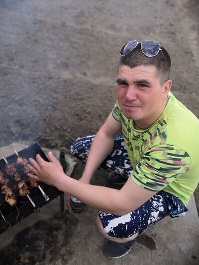  ,   Mikhail, 32 ,   ,   