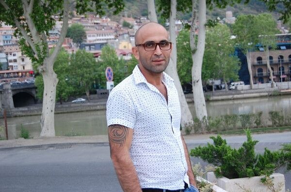  ,   Ali, 44 ,     , c 