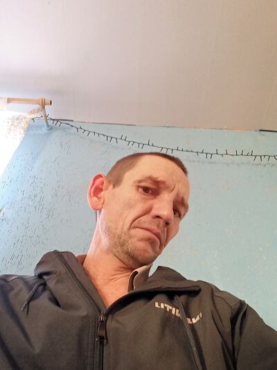  ,   Viktor, 48 ,   ,   